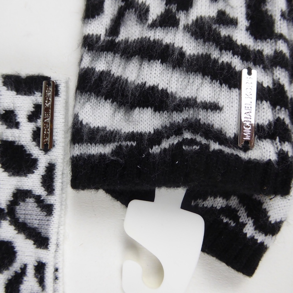 Michael Kors Leopard Headband Fingerless Glove Set - Picture 9 of 9